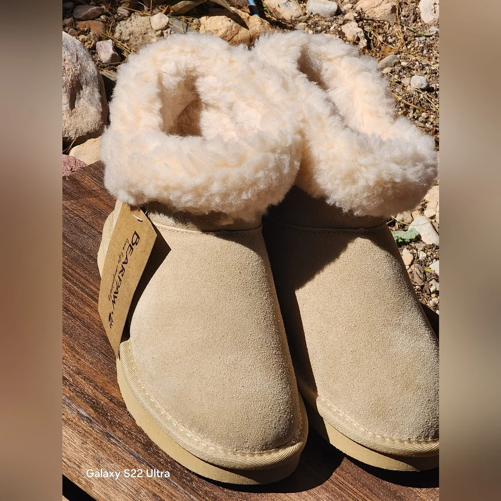 Bearpaw Women's Tan Franie Faux Shearling Lined Bootie Size 6